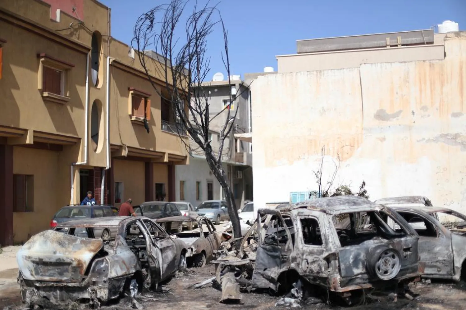 Damaged vehicles are seen in Abu Salim district in Tripoli, Libya April 17, 2019. REUTERS/Ahmed Jadallah