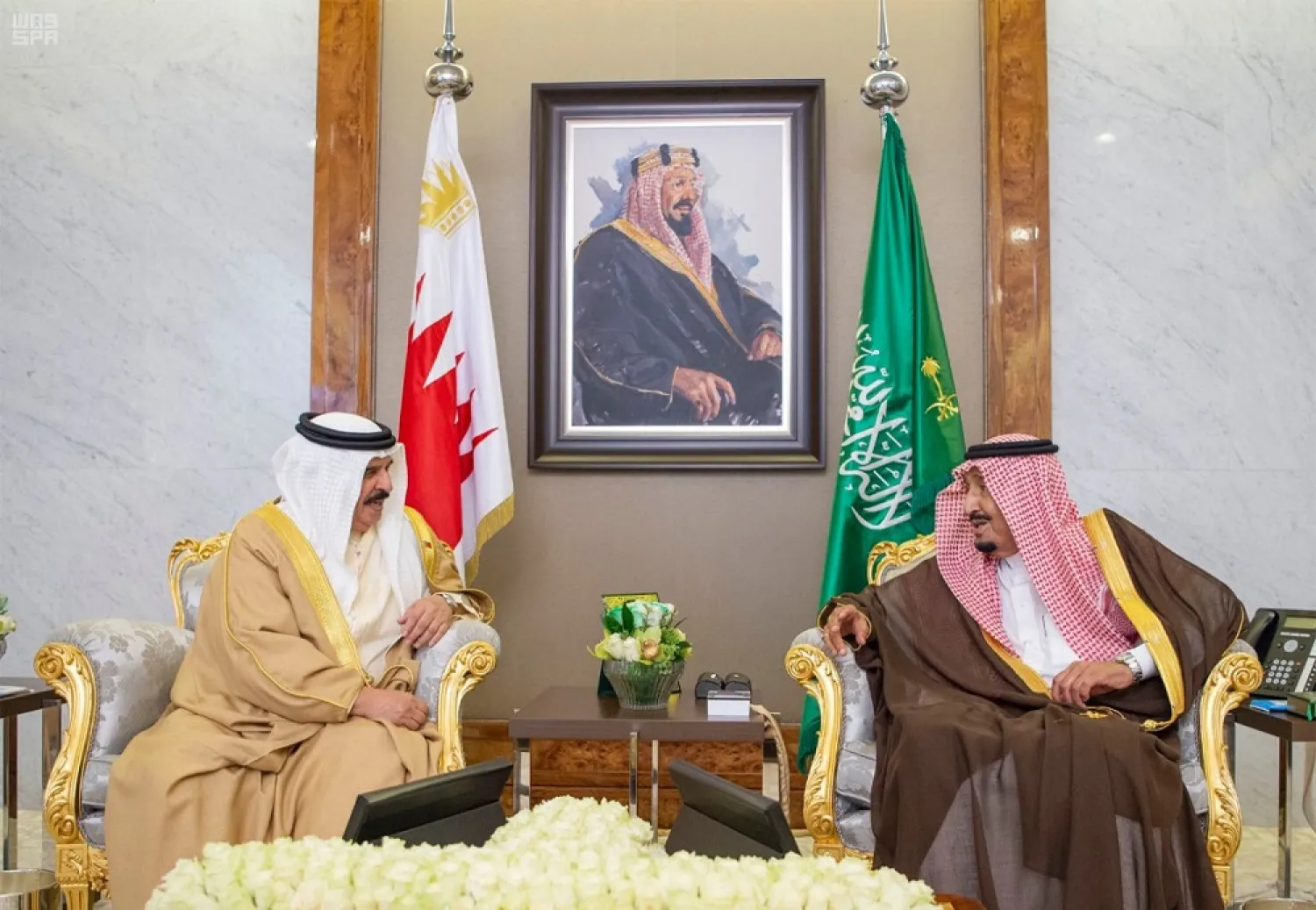 King Salman receives the King of Bahrain in Jeddah. (SPA)