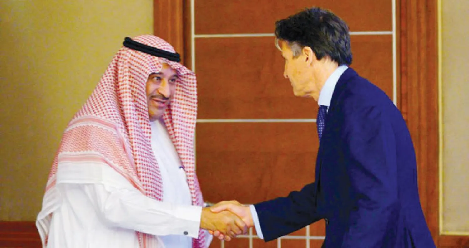 الأمير نواف بن محمد خلال انتخابات الجمعية العمومية لاتحاد القوى الدولي أمس (الشرق الأوسط)