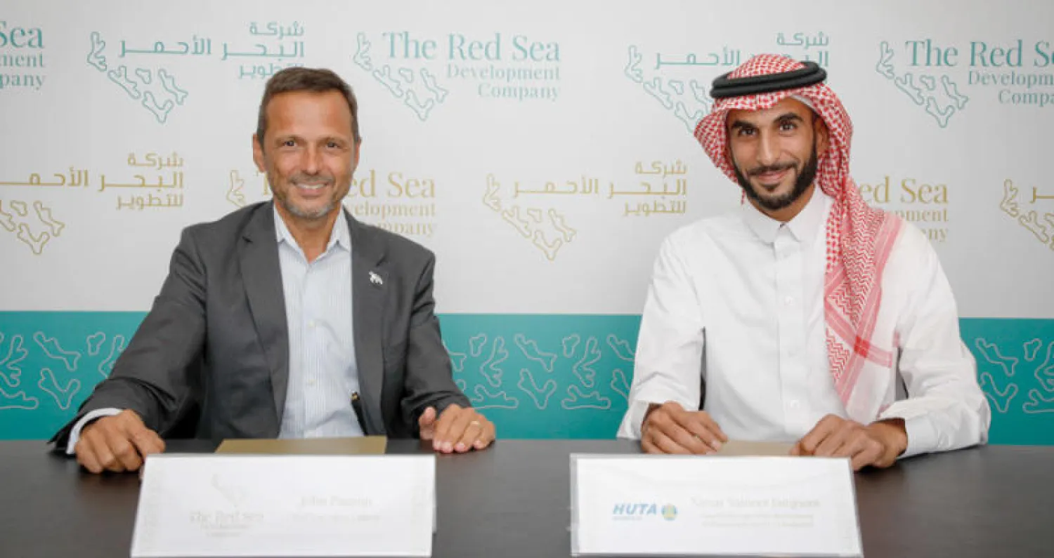 الرئيس التنفيذي لـ«شركة البحر الأحمر للتطوير» مع رئيس شركة «هوتا هيجرفيلد» (الشرق الأوسط)