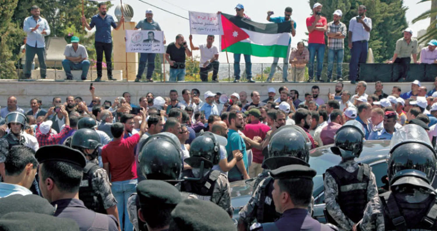 إحدى المظاهرات في عمان التي تقودها نقابة المعلمين في الأردن (أ.ف.ب)