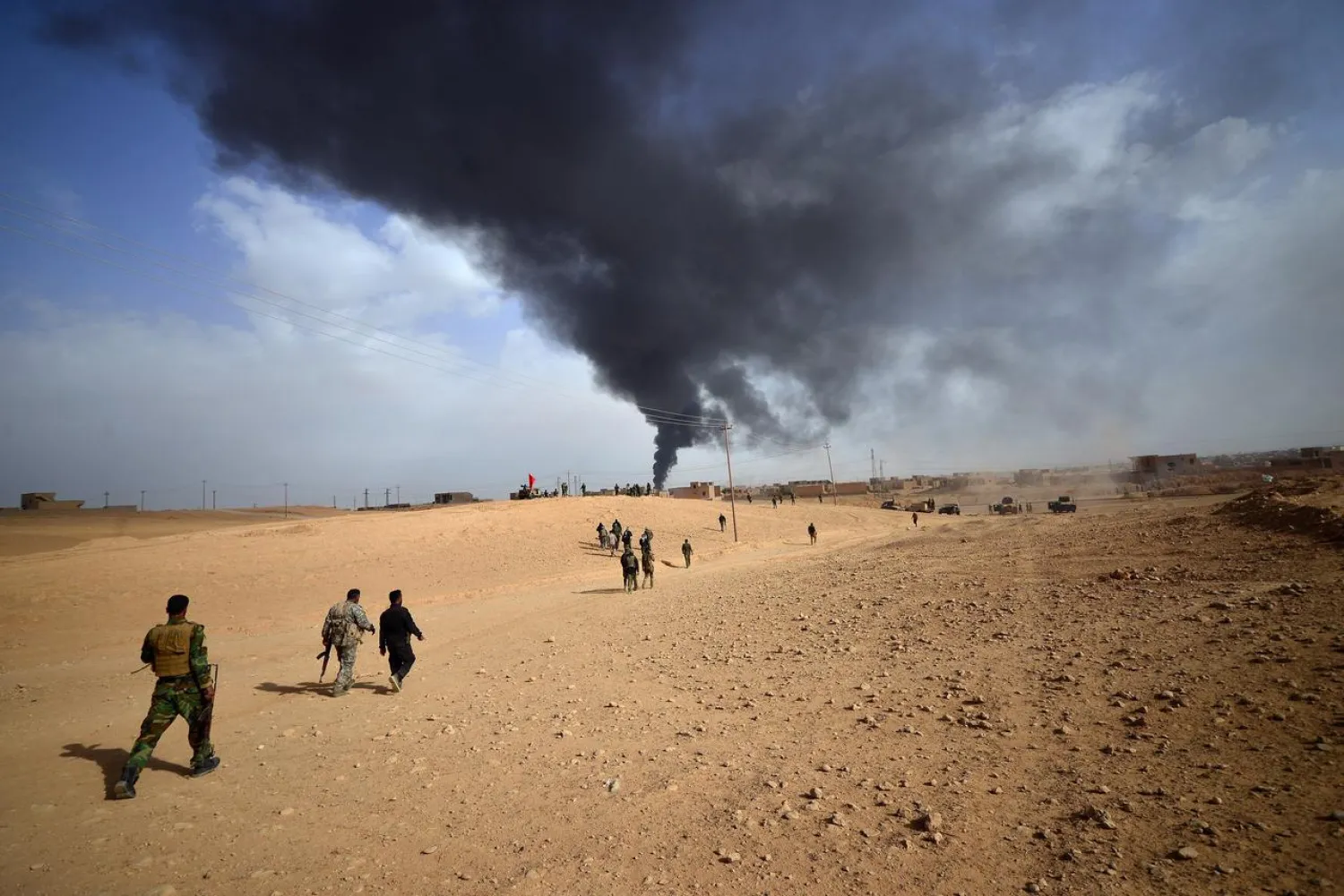 Popular Mobilization Forces (PMF) advance towards the city of Al-Qaim, Iraq November 3, 2017. REUTERS/Stringer