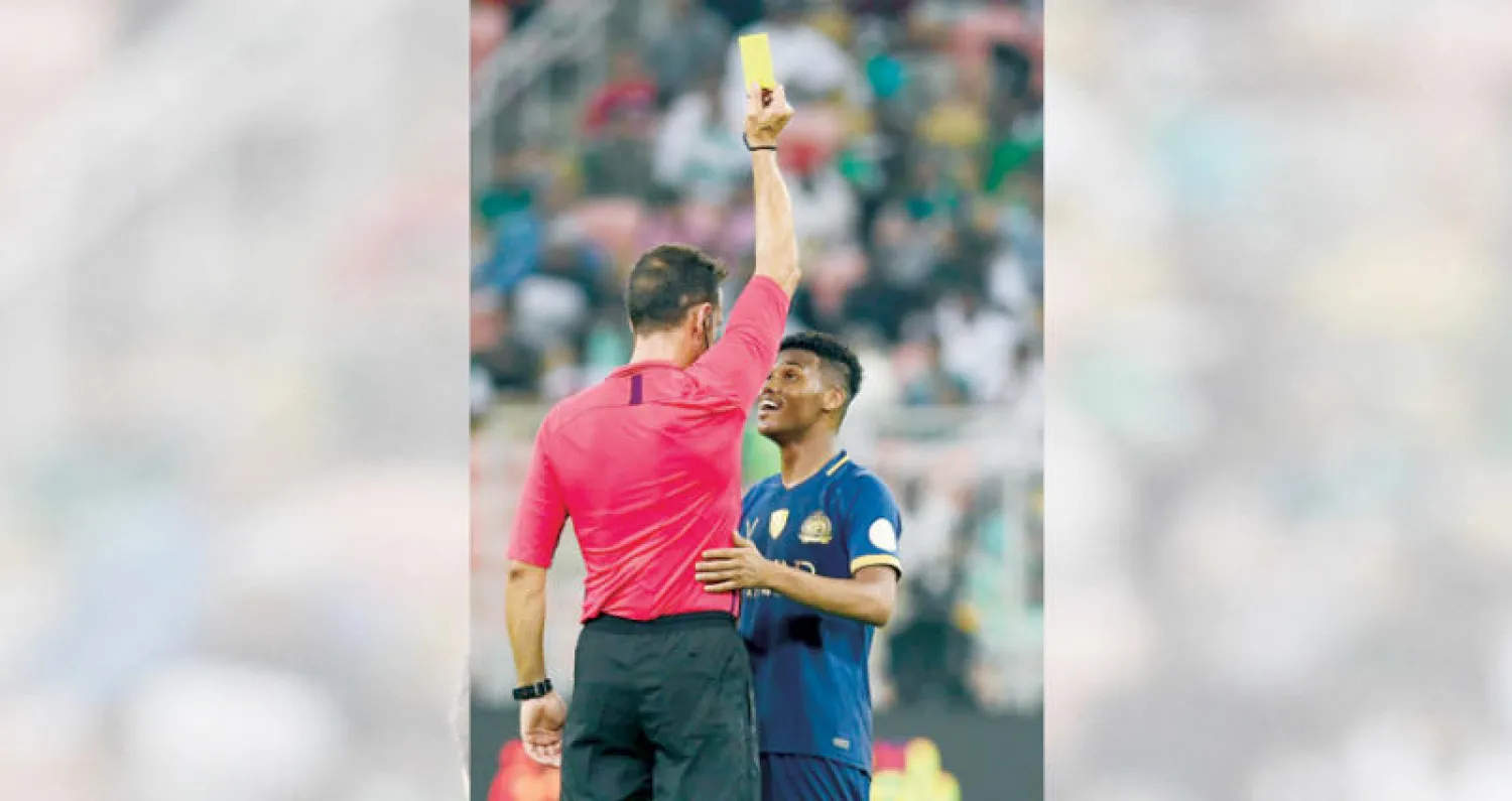 النصراويون احتجوا على قرارات حكم مباراتهم أمام الأهلي (تصوير: علي خمج)