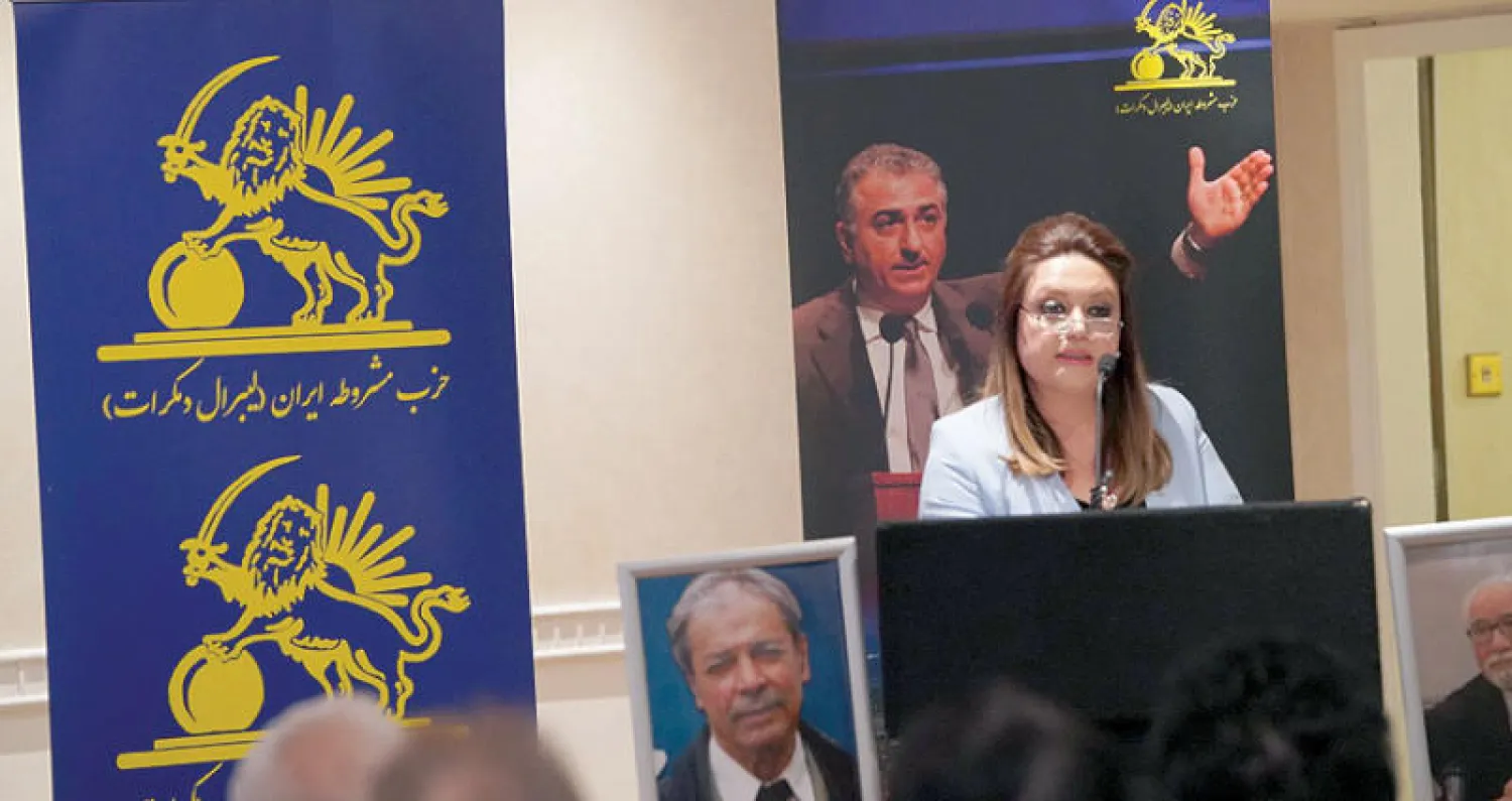 أمينة الحزب الليبرالي الديمقراطي الإيراني المعارض تلقي كلمة في مؤتمره بلندن أول من أمس