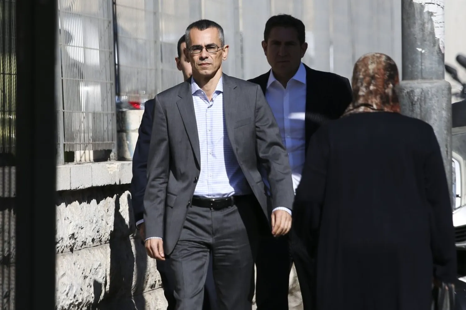 Attorney Yossi Ashkenazi representing Israeli Prime Minister Benjamin Netanyahu arrives at the Ministry of Justice in Jerusalem for the second day of pre-indictment hearing in the corruption case of Netanyahu, Thursday, Oct. 3, 2019. (AP Photo/Oded Balilty)