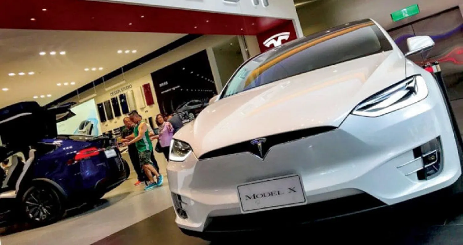 «الاستدعاء الذكي»... سائق شخصي آلي في سيارات «تيسلا»