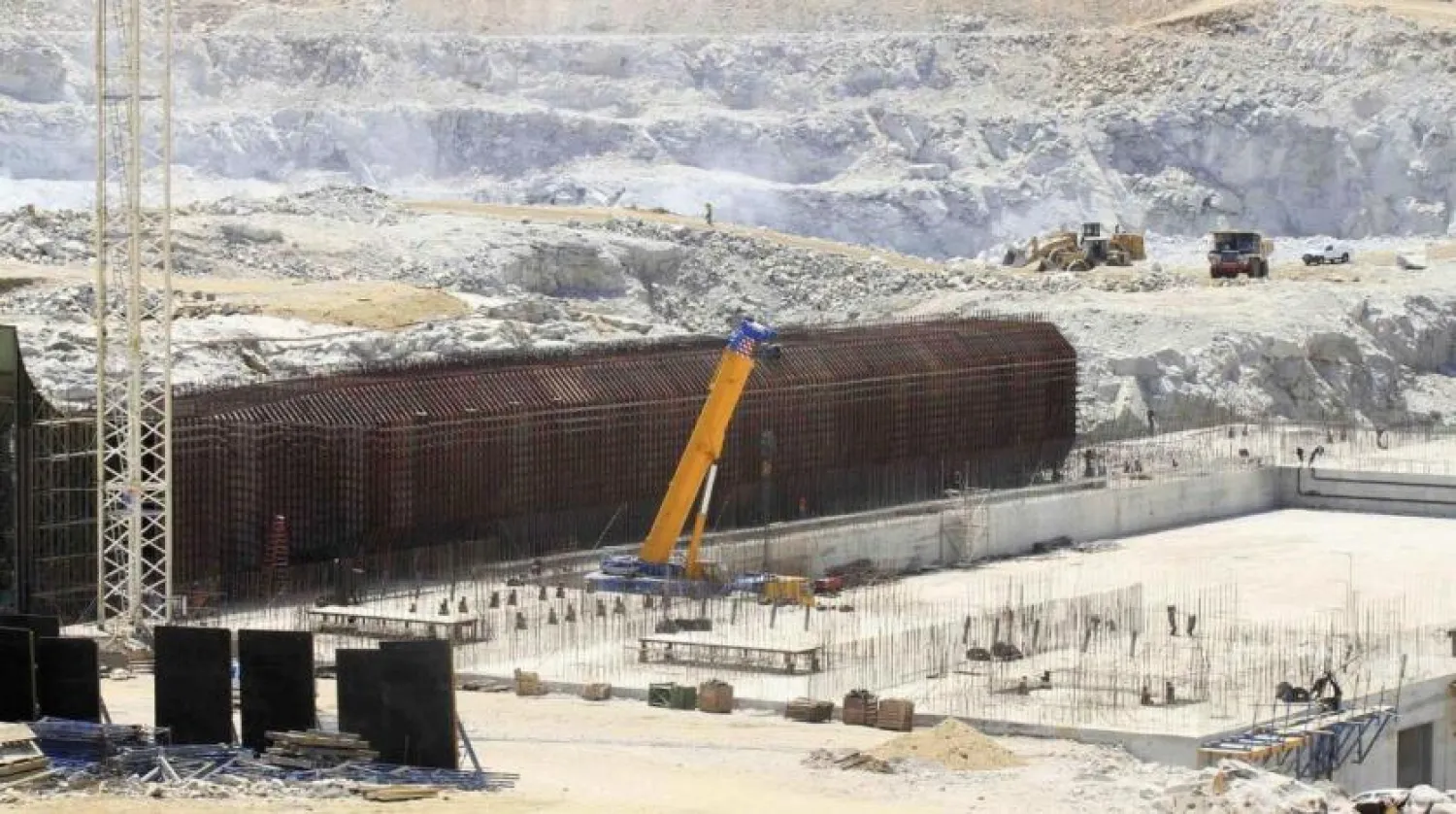 A general view shows construction activity on the Grand Renaissance dam in Guba Woreda, Benishangul Gumuz region in this March 16, 2014 file photo. REUTERS/Tiksa Negeri/Files

