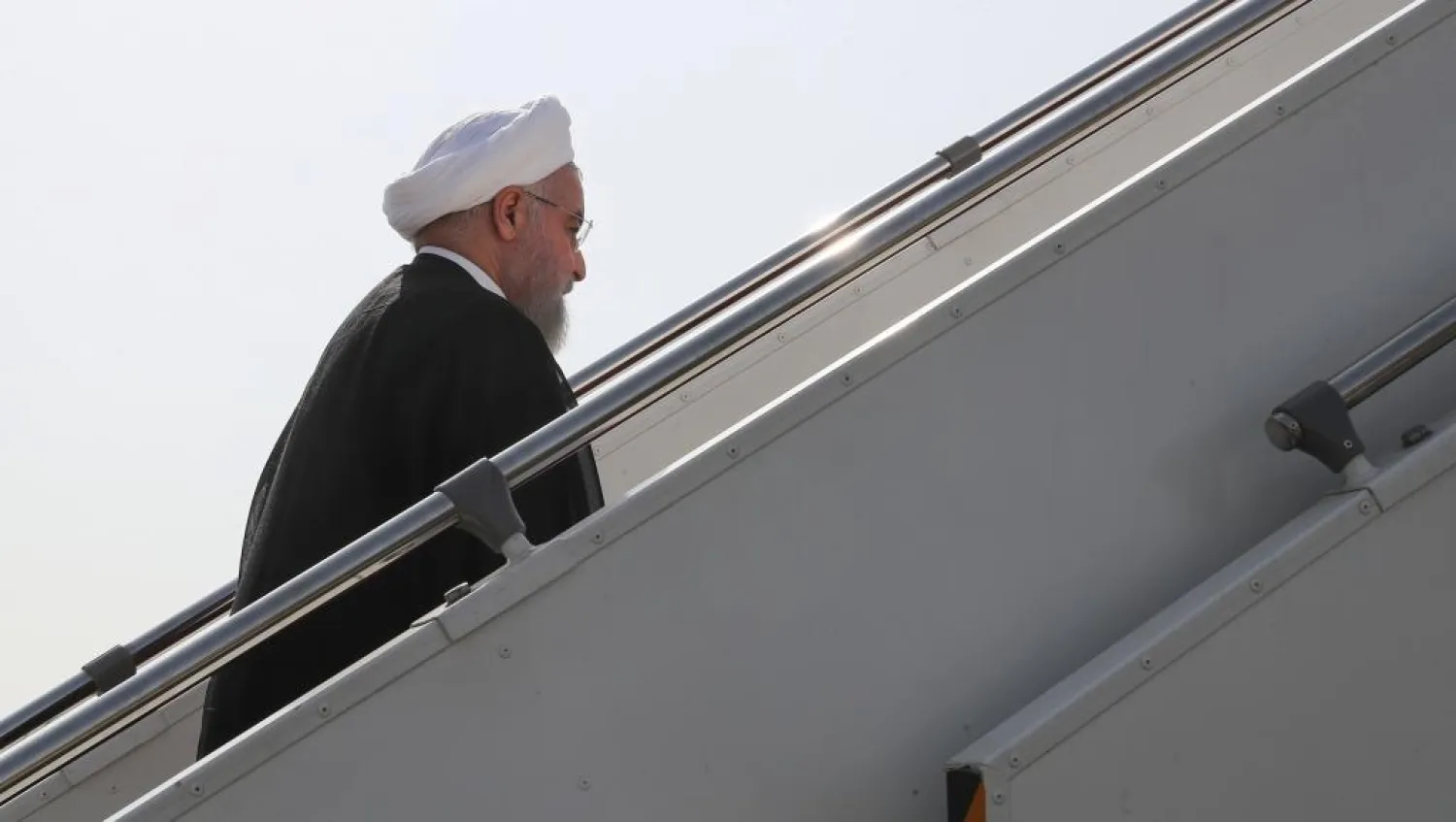 Iranian President Hassan Rouhani boards a flight before leaving for New York, in Tehran, Iran September 23, 2019. (Official Iranian President website/Handout via REUTERS).

 