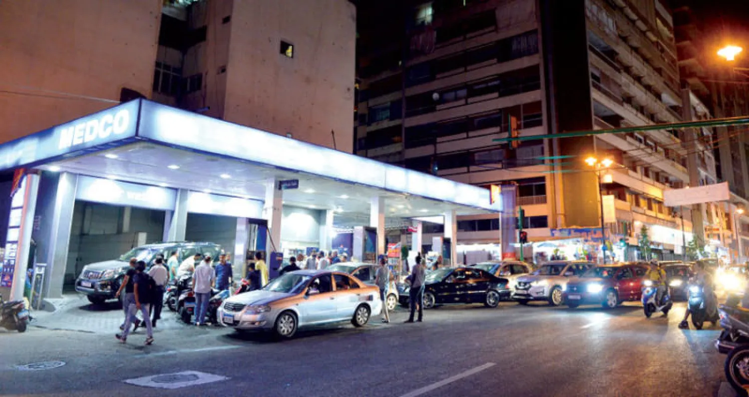 يواجه لبنان إضراباً لمحطات توزيع المحروقات غداً الاثنين (إ.ب.أ)