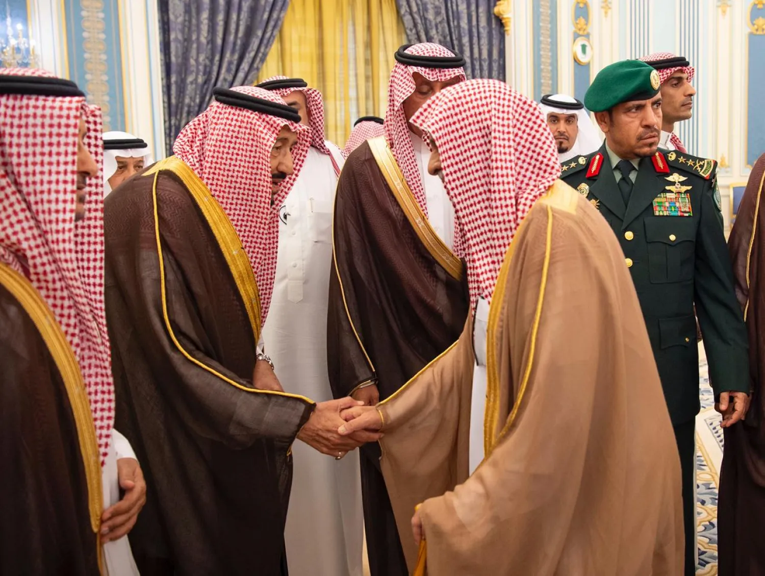 King Salman receives a number of religious scholars in Riyadh. (SPA)