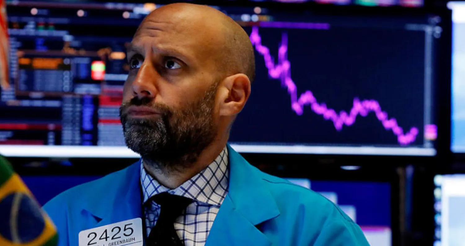 اتجه أغلب الأسواق الكبرى إلى الهبوط أمس قبيل انطلاق جولة محادثات تجارية بين أميركا والصين (أ.ب)