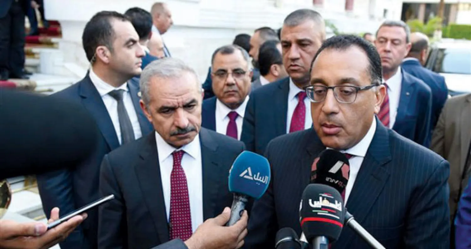 رئيس الوزراء الفلسطيني ونظيره المصري في القاهرة أمس (موقع سفارة فلسطين في مصر)