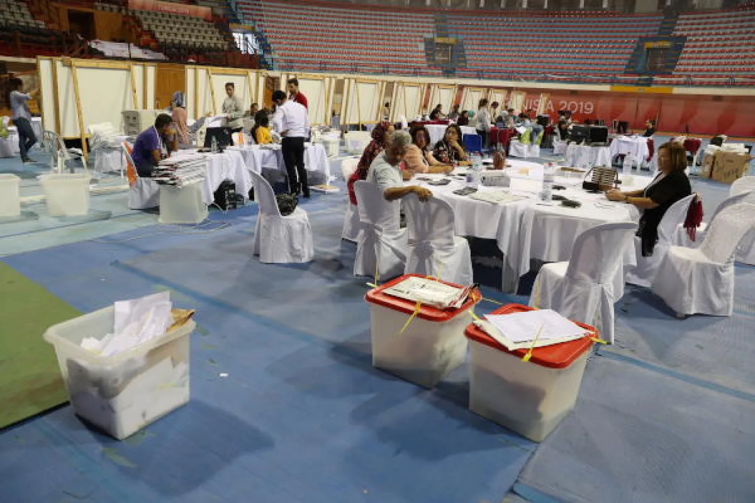 حصلت حركة النهضة  على 52 مقعداً في البرلمان من أصل 217 مقعداً (إ.ب.أ)