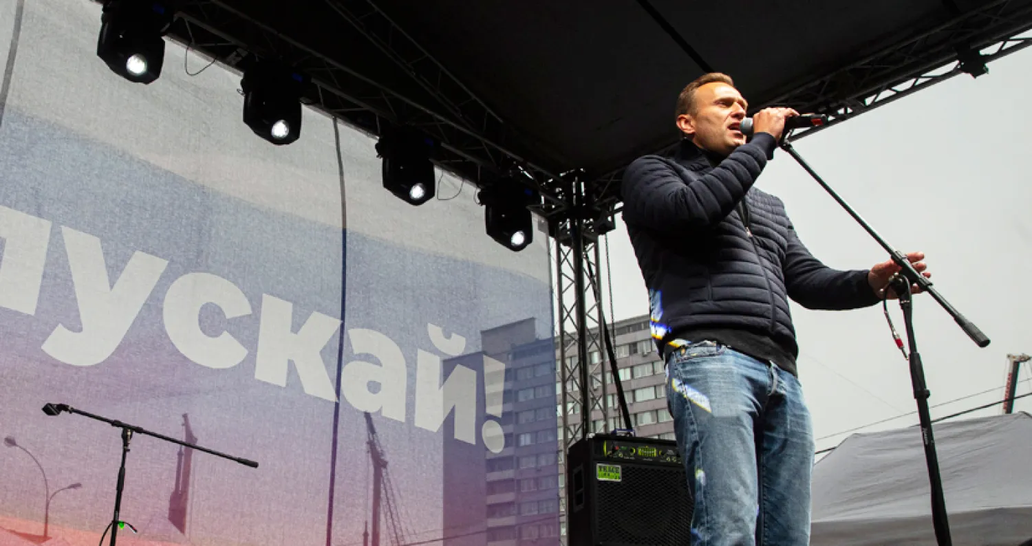 المعارض الروسي أليكسي نافالني خلال تجمّع للمعارضة في موسكو (أرشيف – إ.ب.أ)