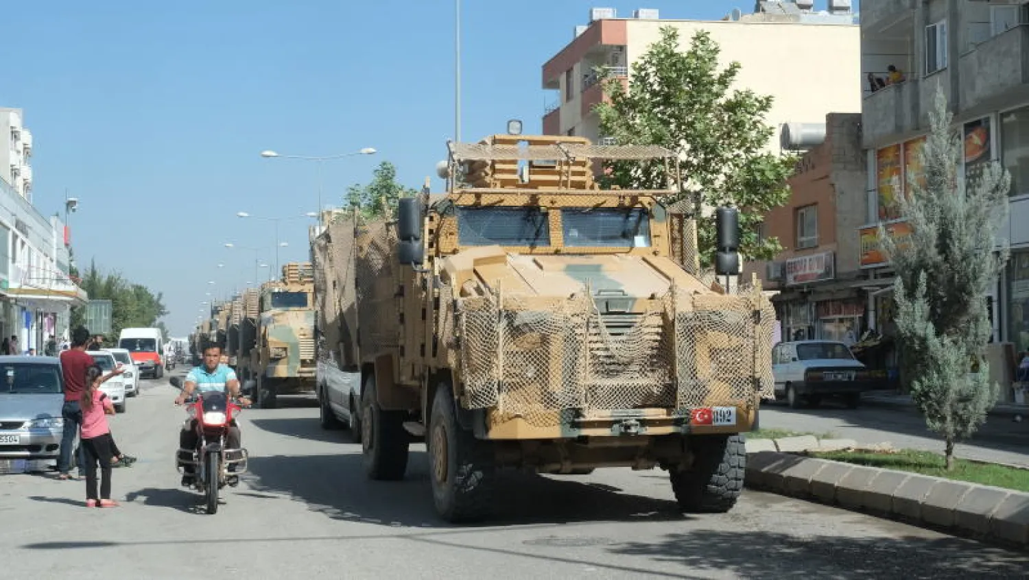 قوات تركية في طريقها إلى شمال سوريا للمشاركة في العملية العسكرية (إ.ب.أ)