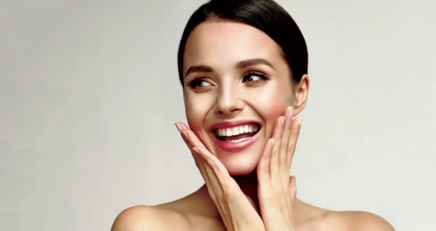 فوق الخمسين... كيف تعتنين ببشرتك؟