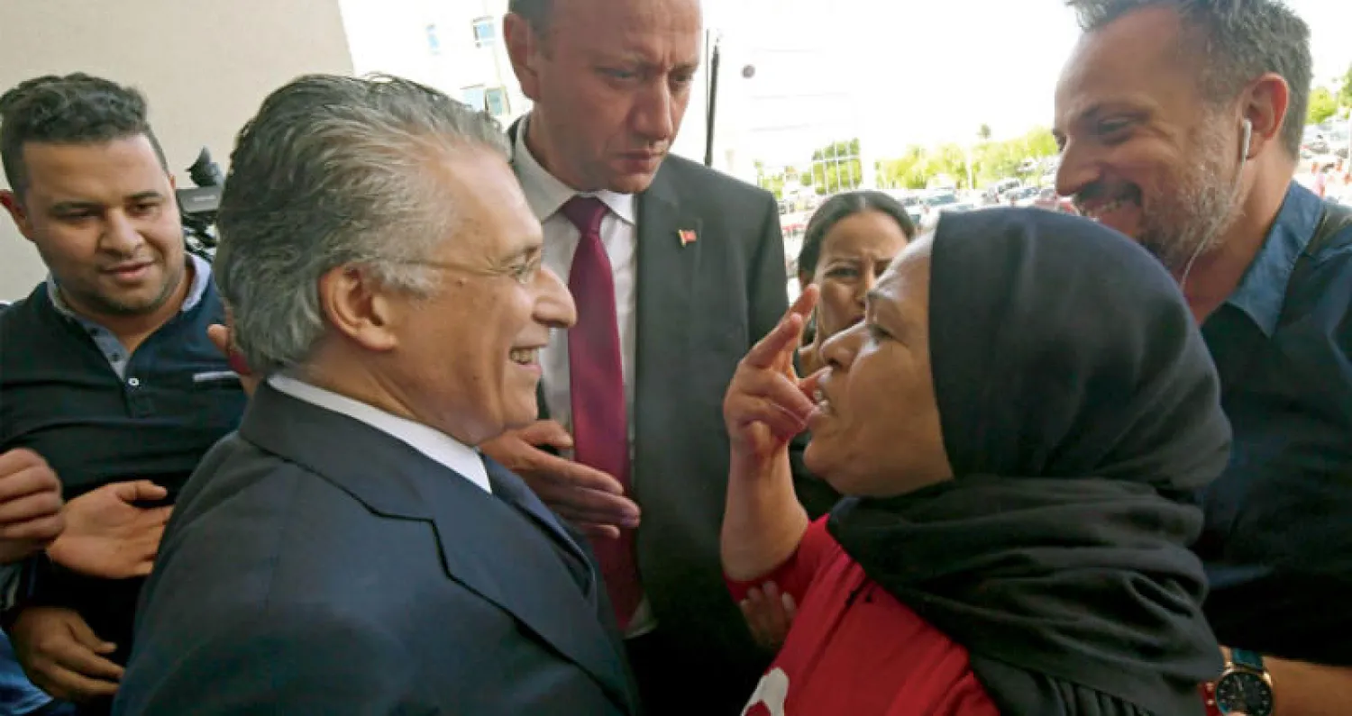 أنصار المرشح الرئاسي نبيل القروي يحتفلون بخروجه من السجن ليلة أول من أمس (أ.ف.ب)