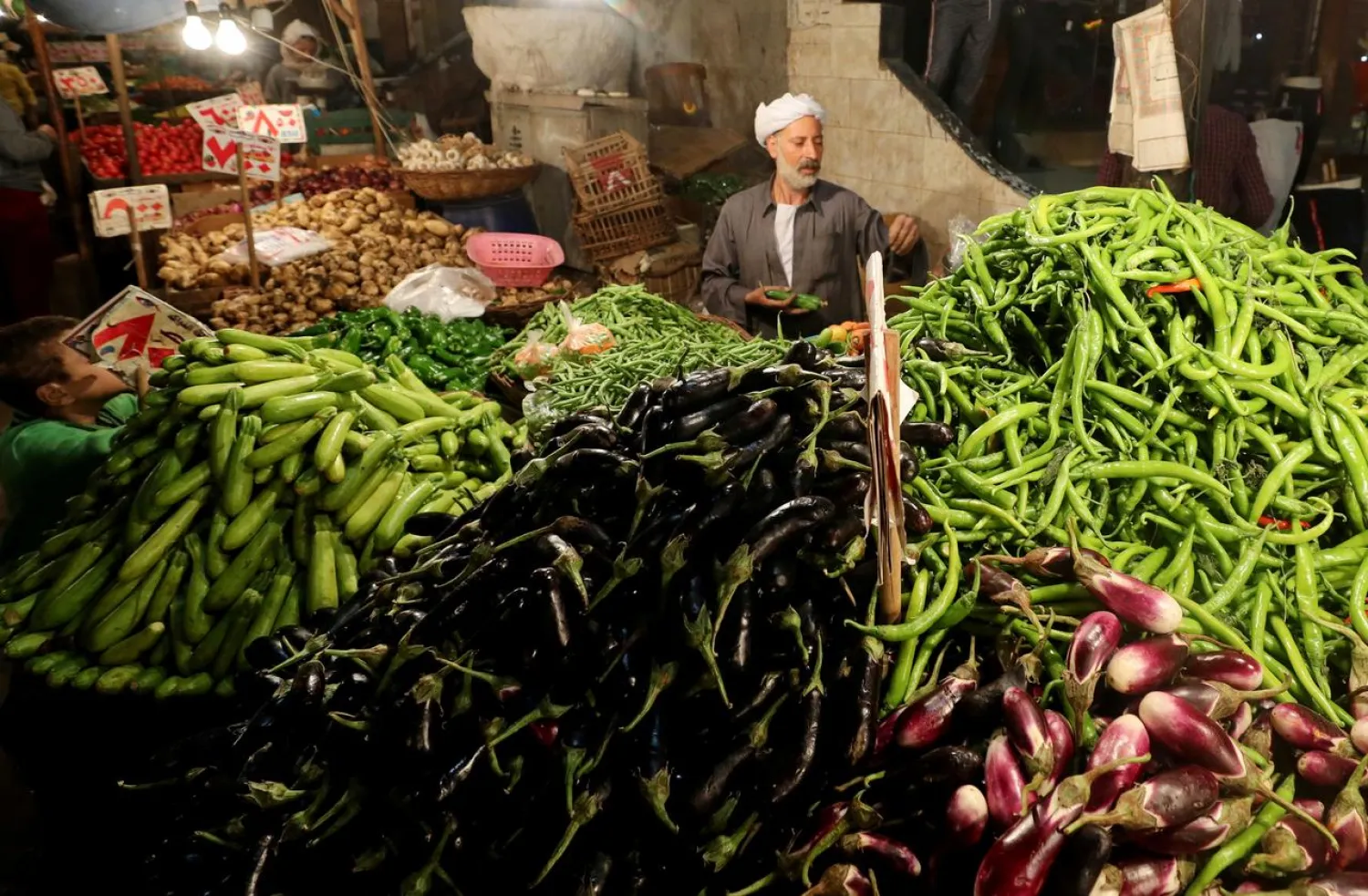 FILE PHOTO: An Egyptian vegetable seller is seen at a market in Cairo, Egypt, December 10, 2018. REUTERS/Mohamed Abd El Ghany/File Photo
