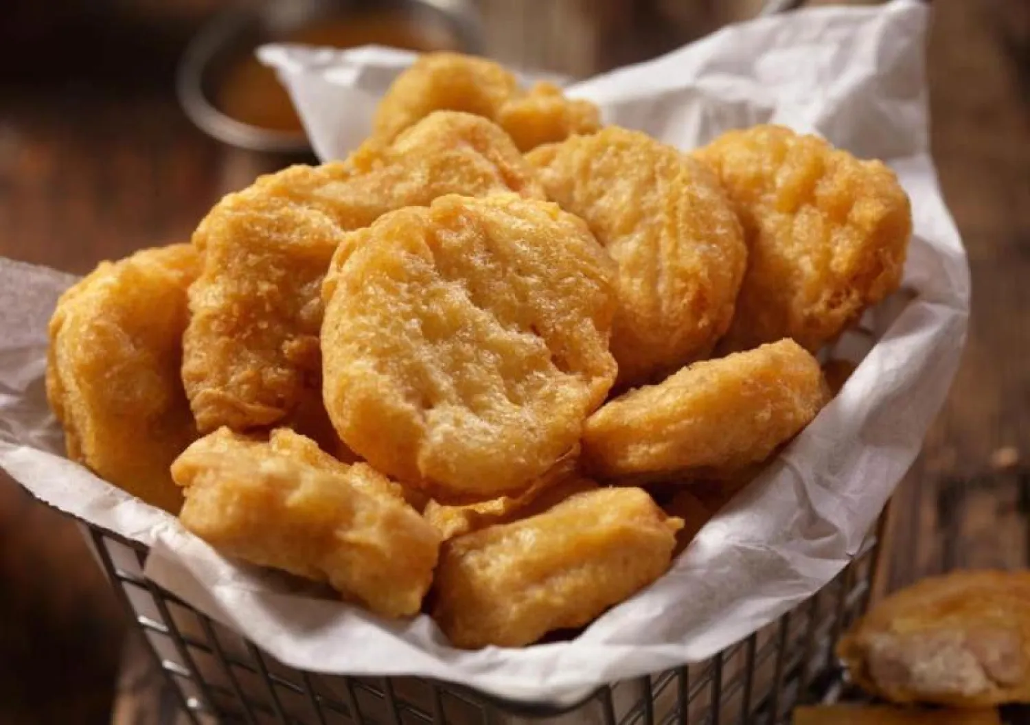 أصدقاء الفتاة قدموا لها قطع الدجاج زاعمين أنها مصنوعة من مكوّنات نباتية (الإندبندنت)