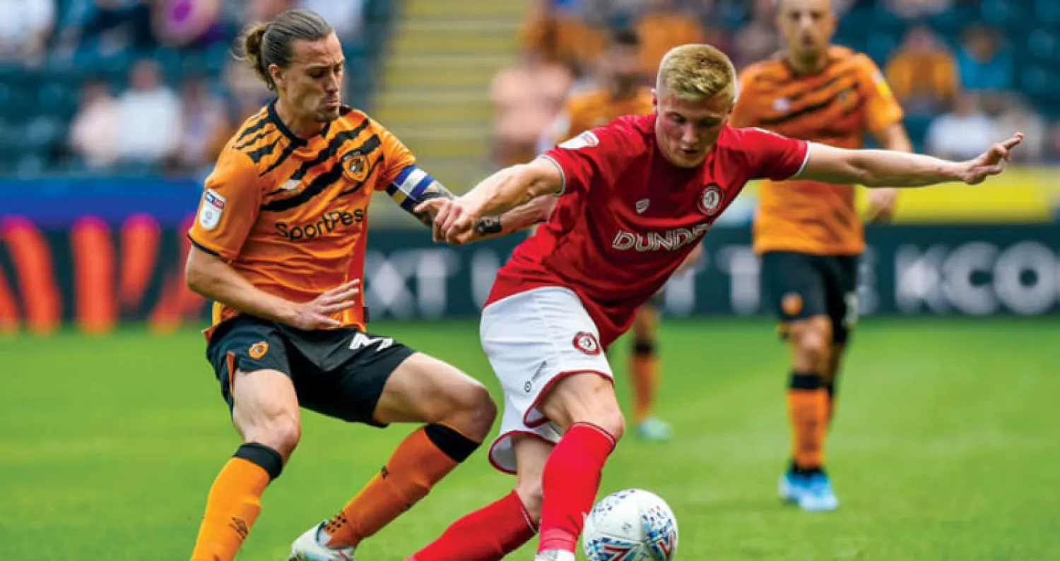 مور مع بريستول سيتي أمام هال سيتي