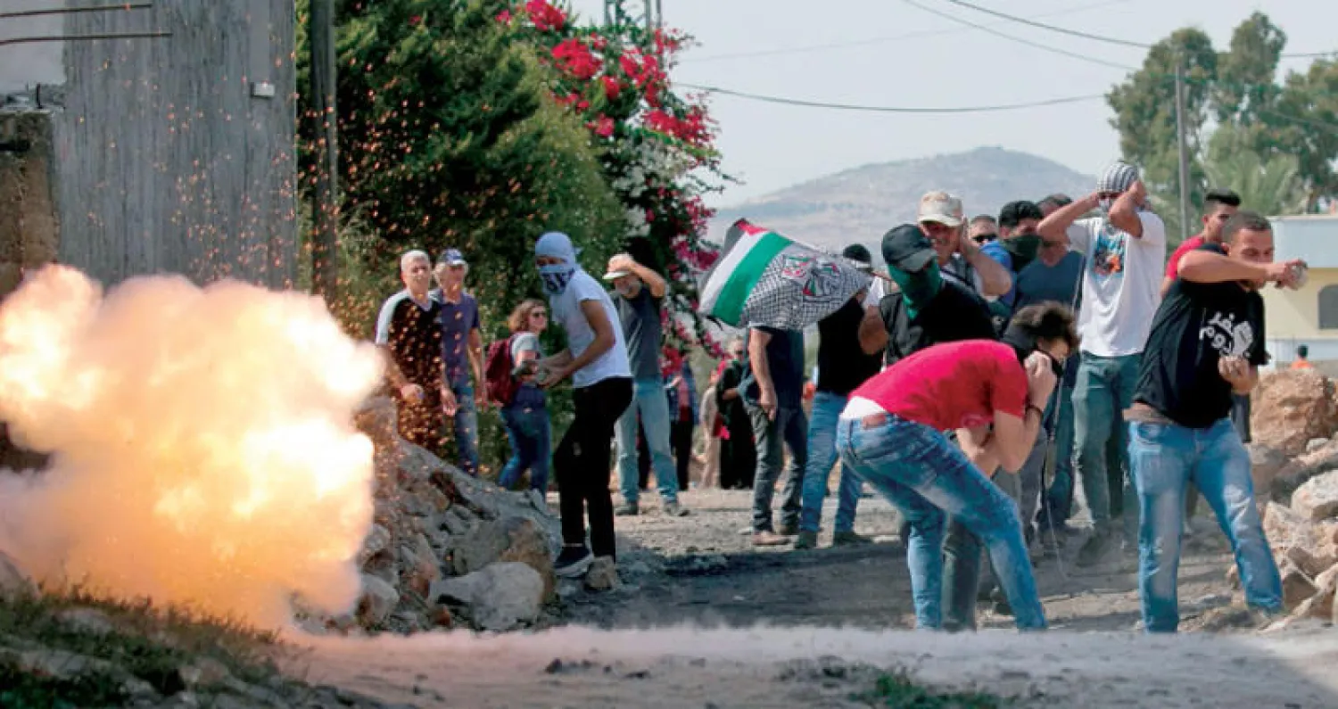 جانب من مسيرة أمس في بلدة كفر قدوم في الضفة الغربية (أ.ف.ب)