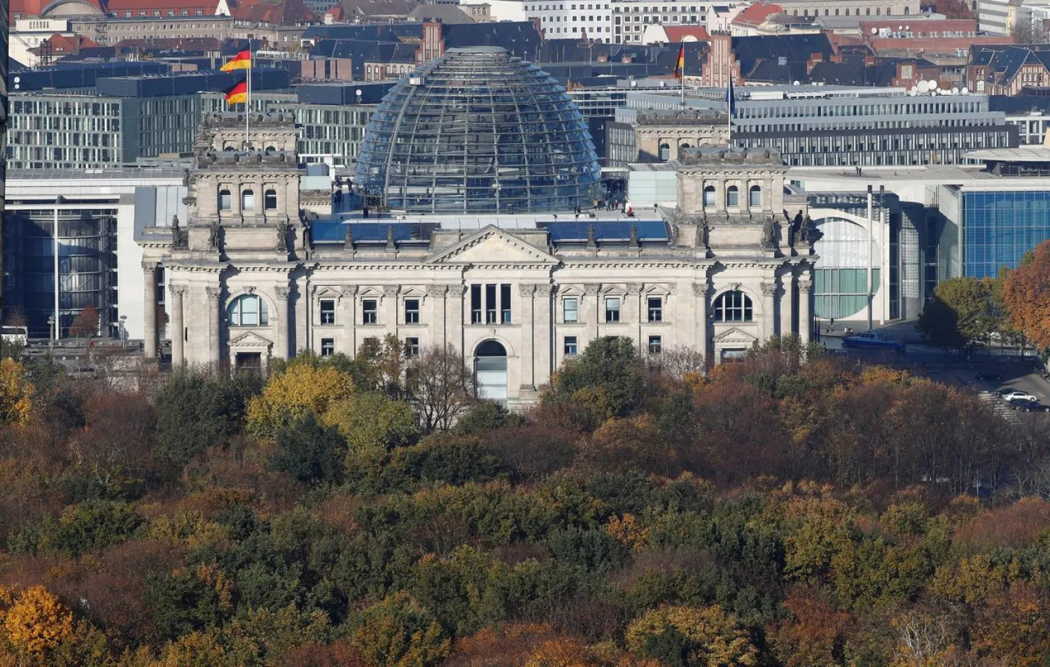The Reichstag building, the seat of the German lower house of parliament Bundestag is pictured at the Tiergarten park with autumnal trees in Berlin, Germany, November 6, 2018. REUTERS/Fabrizio Bensch/File Photo