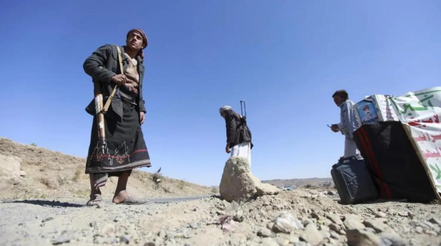 Houthi militants man a checkpoint at the southern entrance to the city of Sanaa November 15, 2014. (Reuters)