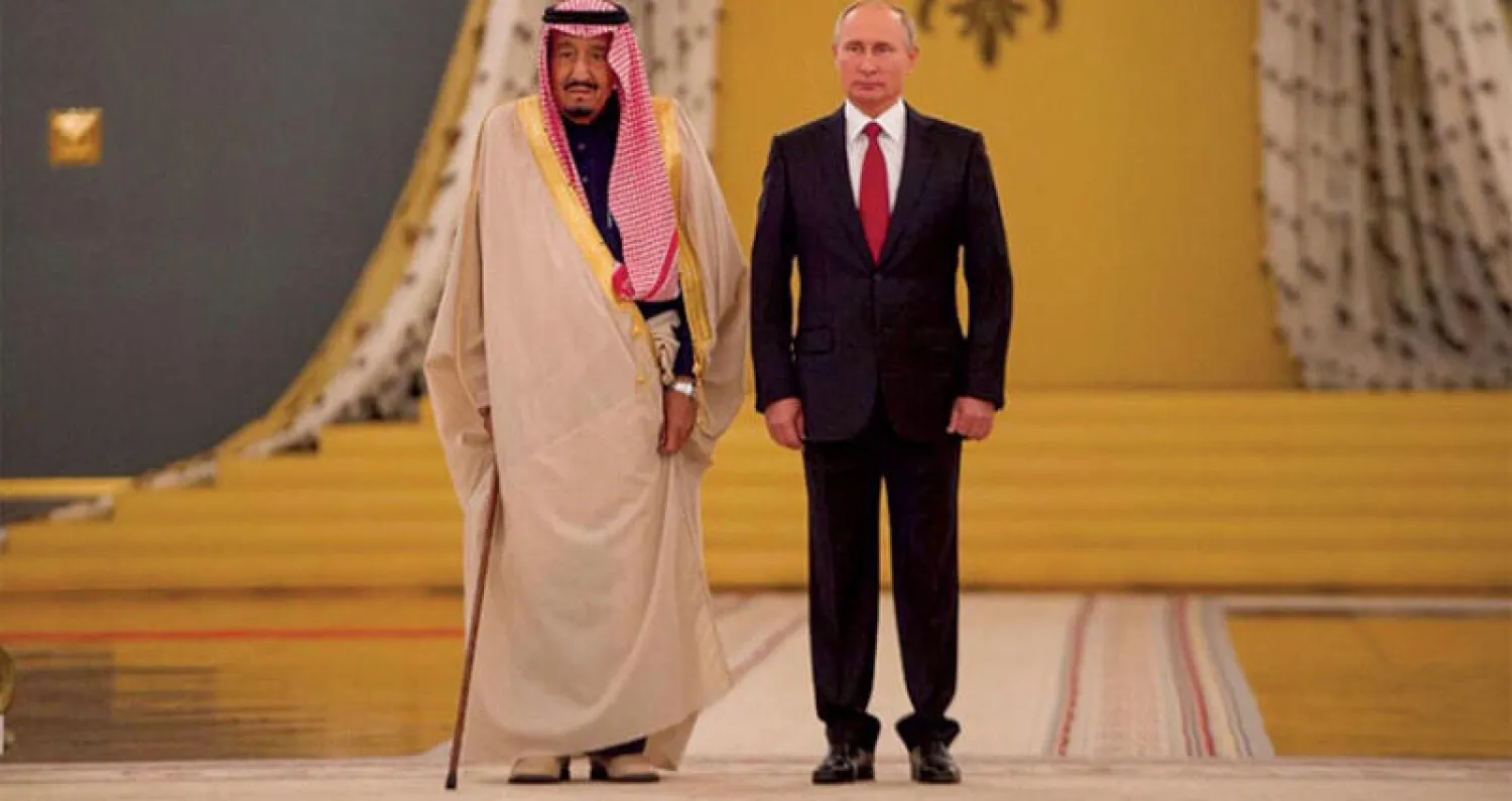 الملك سلمان بن عبد العزيز خلال زيارته روسيا والتقائه الرئيس فلاديمير بوتين