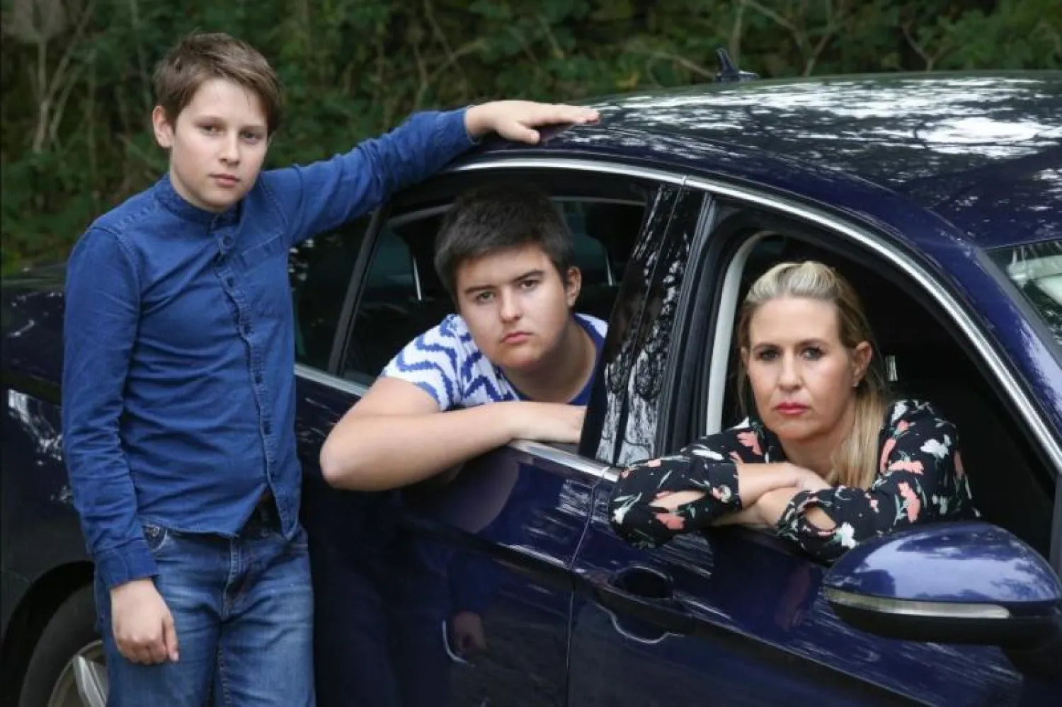 الأم كلير ديوك وطفلاها برادلي وهايدن (ديلي ميل)