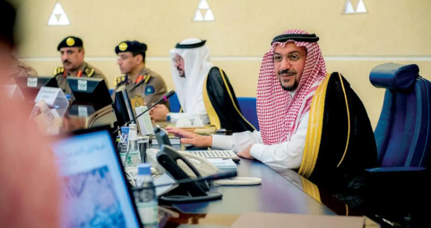 الأمير فيصل بن مشعل خلال ترؤسه اجتماع اللجنة العليا المنظمة للسباق (الشرق الأوسط)