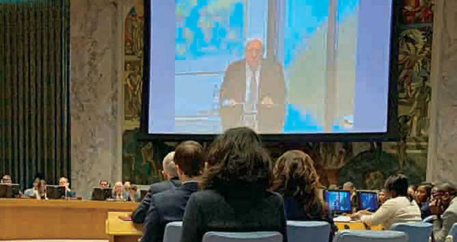 غريفيث متحدثاً عبر الدائرة التلفزيونية من الرياض إلى مجلس الأمن  في الجلسة التي عقدت في نيويورك أمس (حساب المبعوث الأممي على {تويتر})