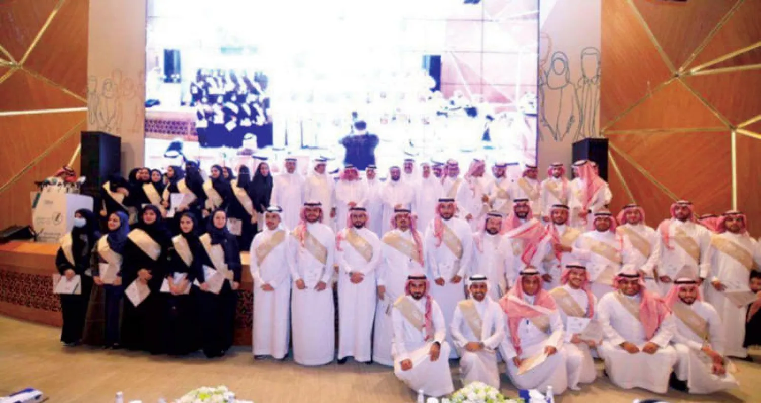 جانب من إحدى ورش العمل السعودية لتعزيز ثقافة الحوار خاصة بين الشباب (الشرق الأوسط)