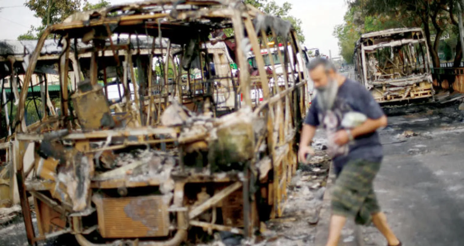 16 حافلة على الأقل أحرقت ليلة أول من أمس ودمرت بالكامل نحو 10 محطات للمترو (رويترز)