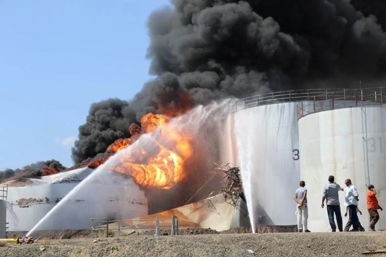 حريق بمصفاة نفط في إيران (أرشيفية - رويترز)