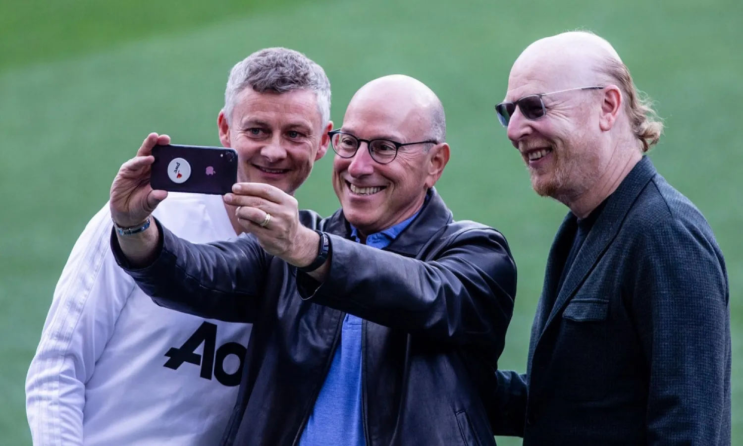 Ole Gunnar Solskjær takes a selfie with Joel Glazer (center) and Avram Glazer (right) in April 2019. (Getty Images)