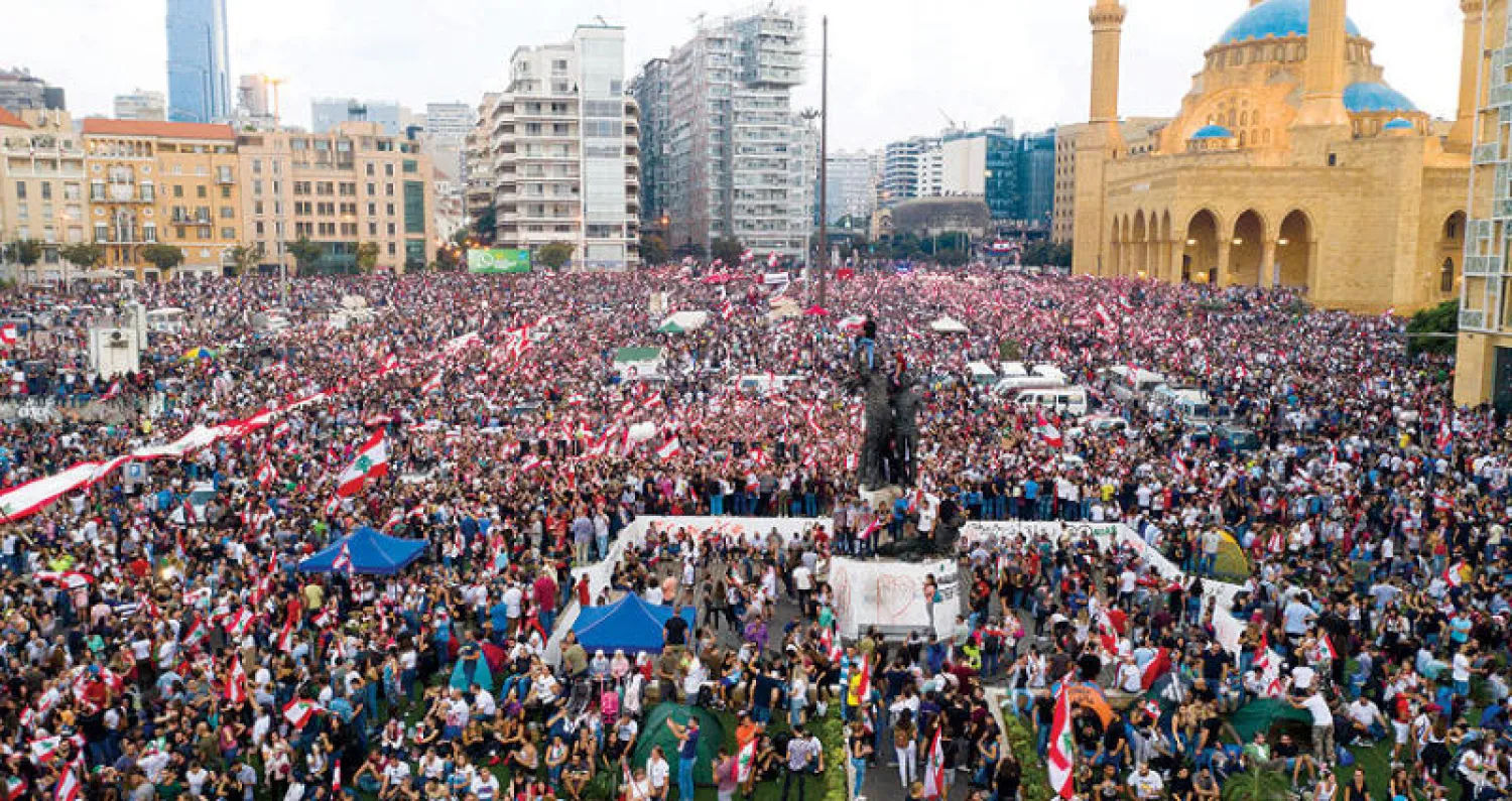 صورة التقطتها طائرة درون تظهر حجم الاحتجاجات غير المسبوقة في العاصمة اللبنانية  (إ.ب.أ)