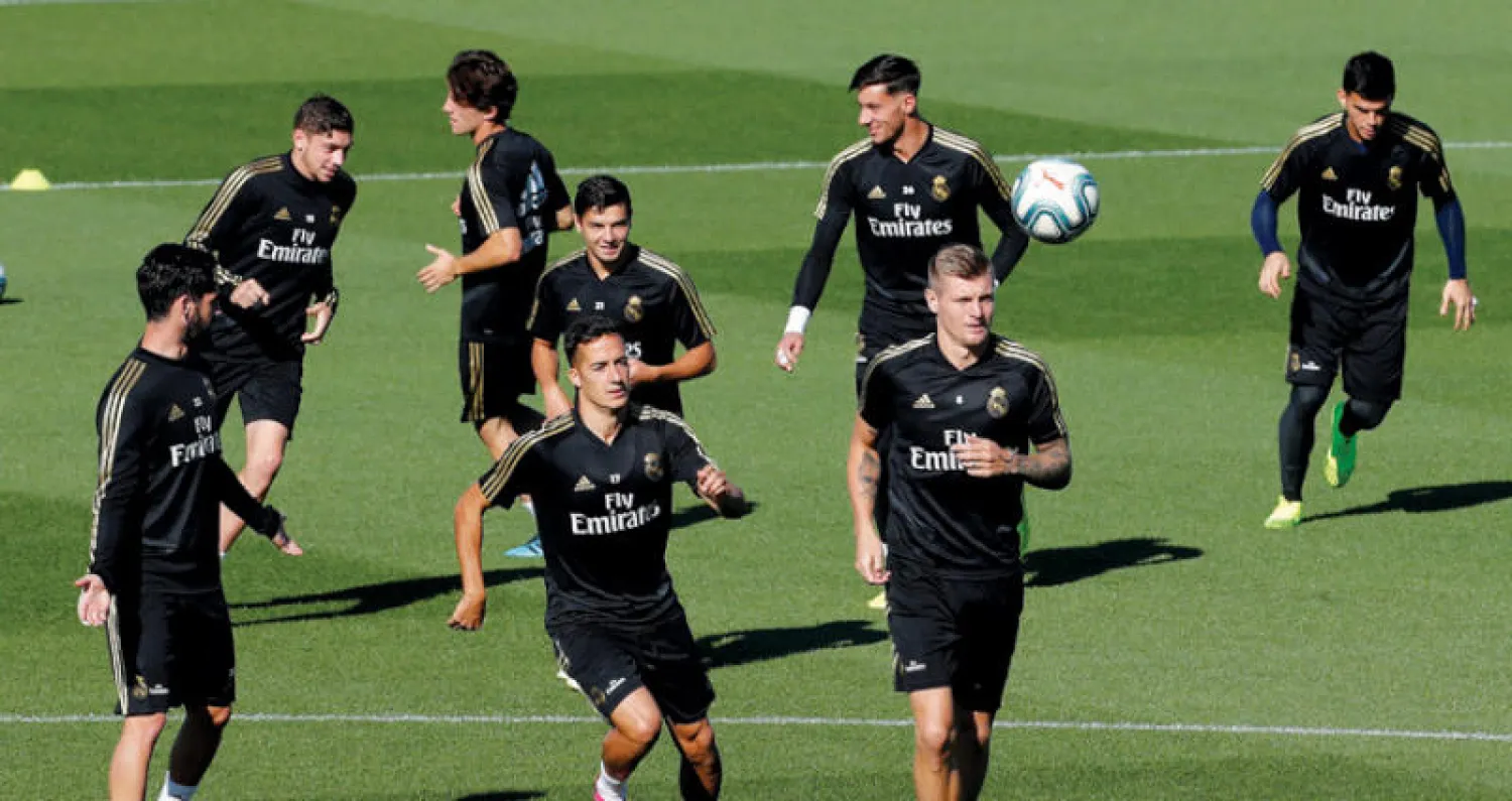 لاعبو ريال مدريد مطالبون بانتفاضة اليوم أمام غلاطة سراي (إ.ب.أ)