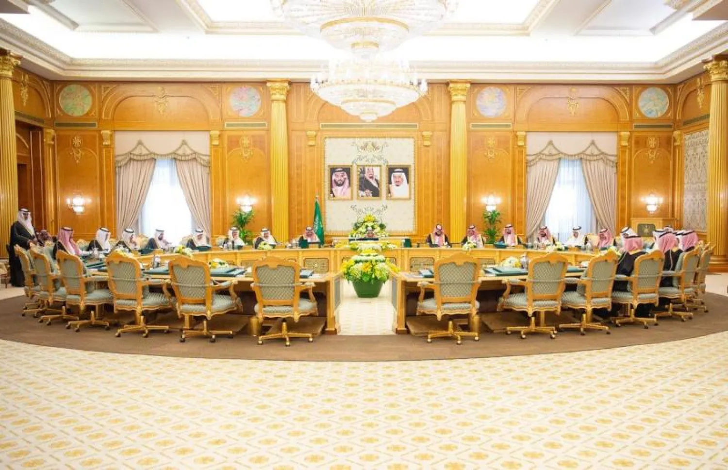 خادم الحرمين خلال ترؤسه جلسة مجلس الوزراء (واس)