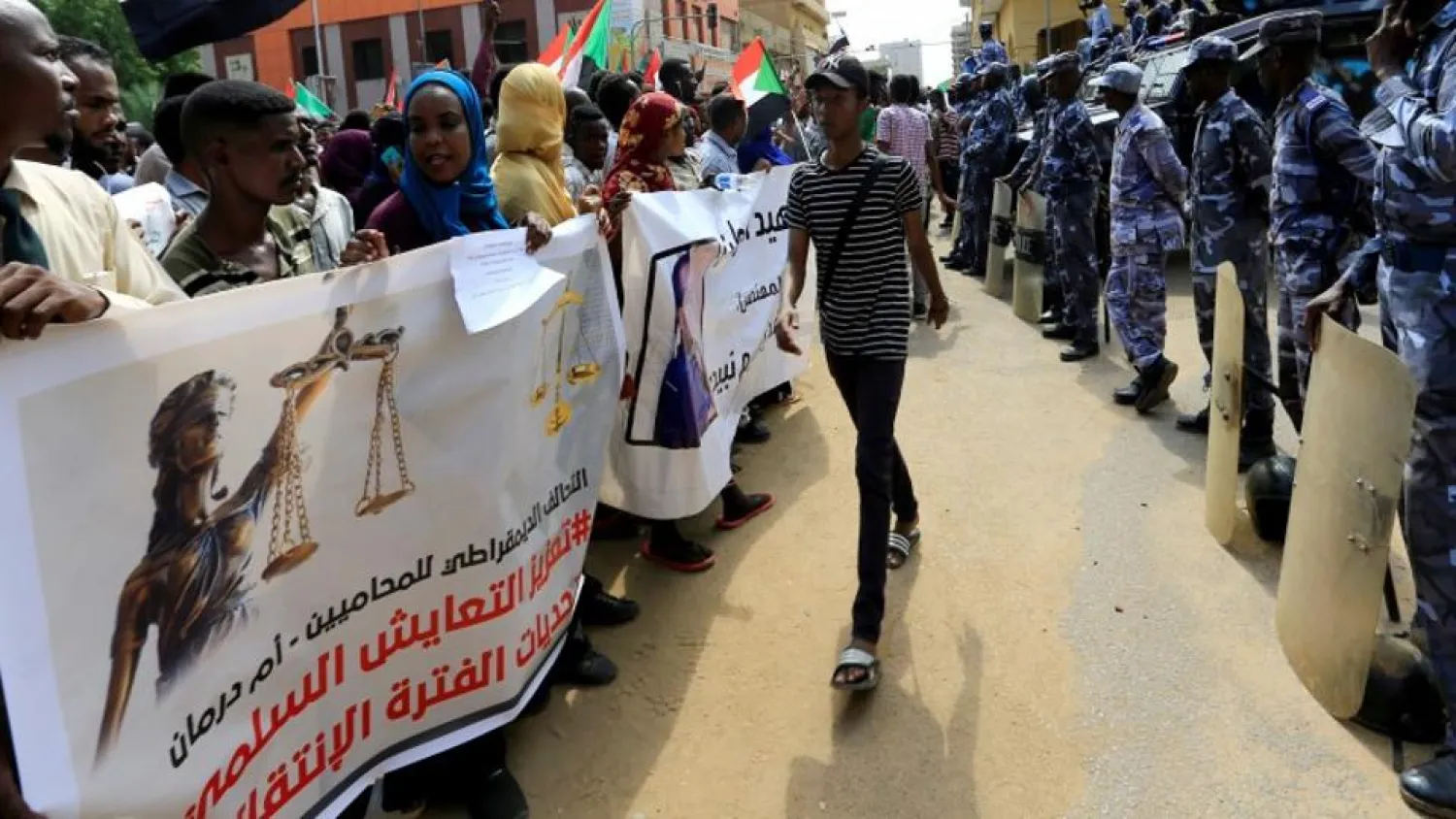 Sudanese demonstrators attend a protest calling for the appointment of top judicial officials and justice for killed demonstrators, outside the presidential palace in Khartoum, Sudan on September 12, 2019. (Reuters)
