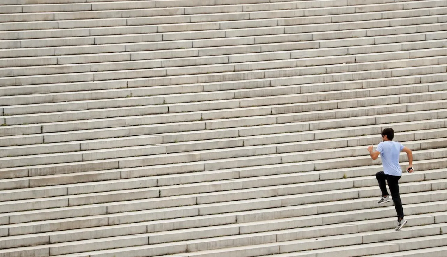 A man runs steps for a workout near the Lincoln Memorial in Washington, U.S., September 12, 2018. (Reuters)