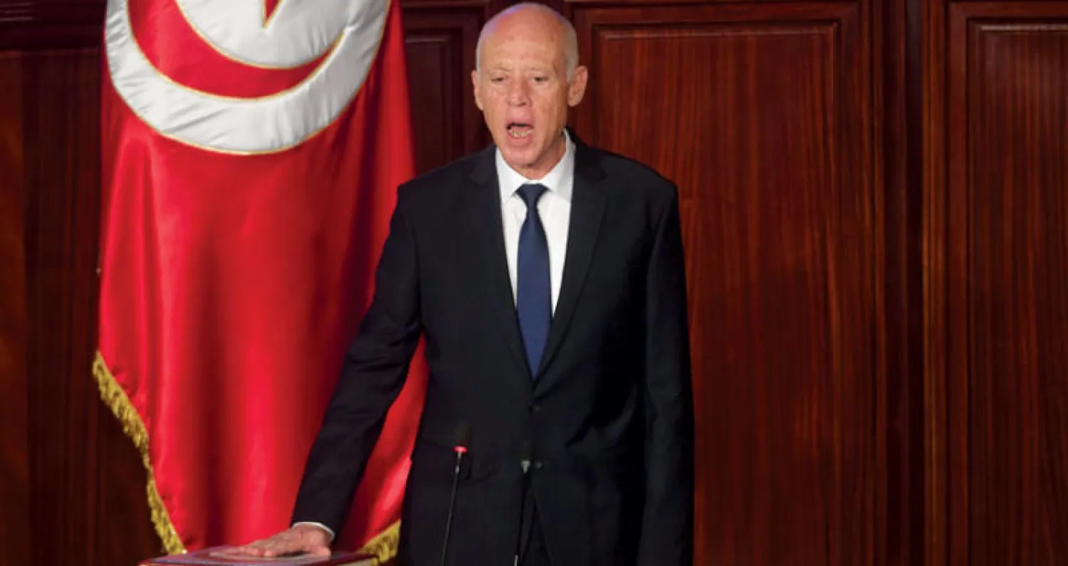 الرئيس التونسي قيس سعيد خلال أدائه اليمين الدستورية في البرلمان أمس (أ.ف.ب)