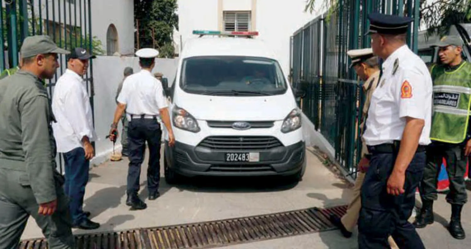 إجراءات أمنية رافقت وصول المتهمين إلى محكمة الاستئناف المكلفة بقضايا الإرهاب في مدينة سلا المجاورة للرباط أول من أمس (الشرق الأوسط)