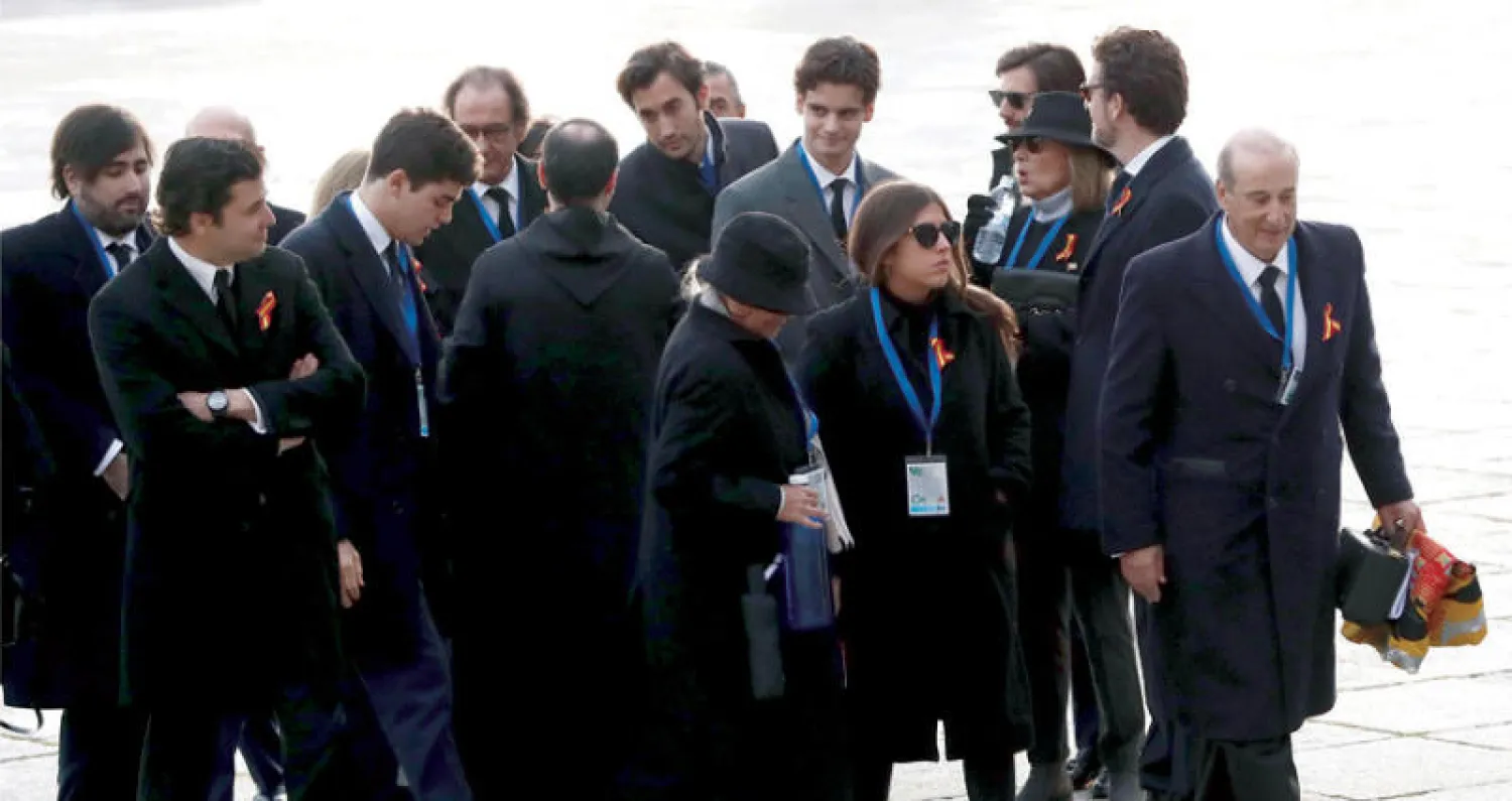 أفراد عائلة الديكتاتور فرانكو في الجنازة (رويترز)