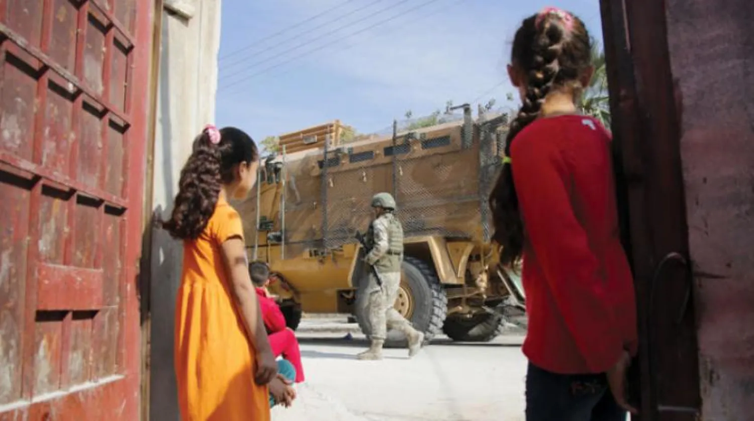 Suriye’nin kuzeyindeki Tel Abyad’da devriye gezen Türk askerleri (AFP)
