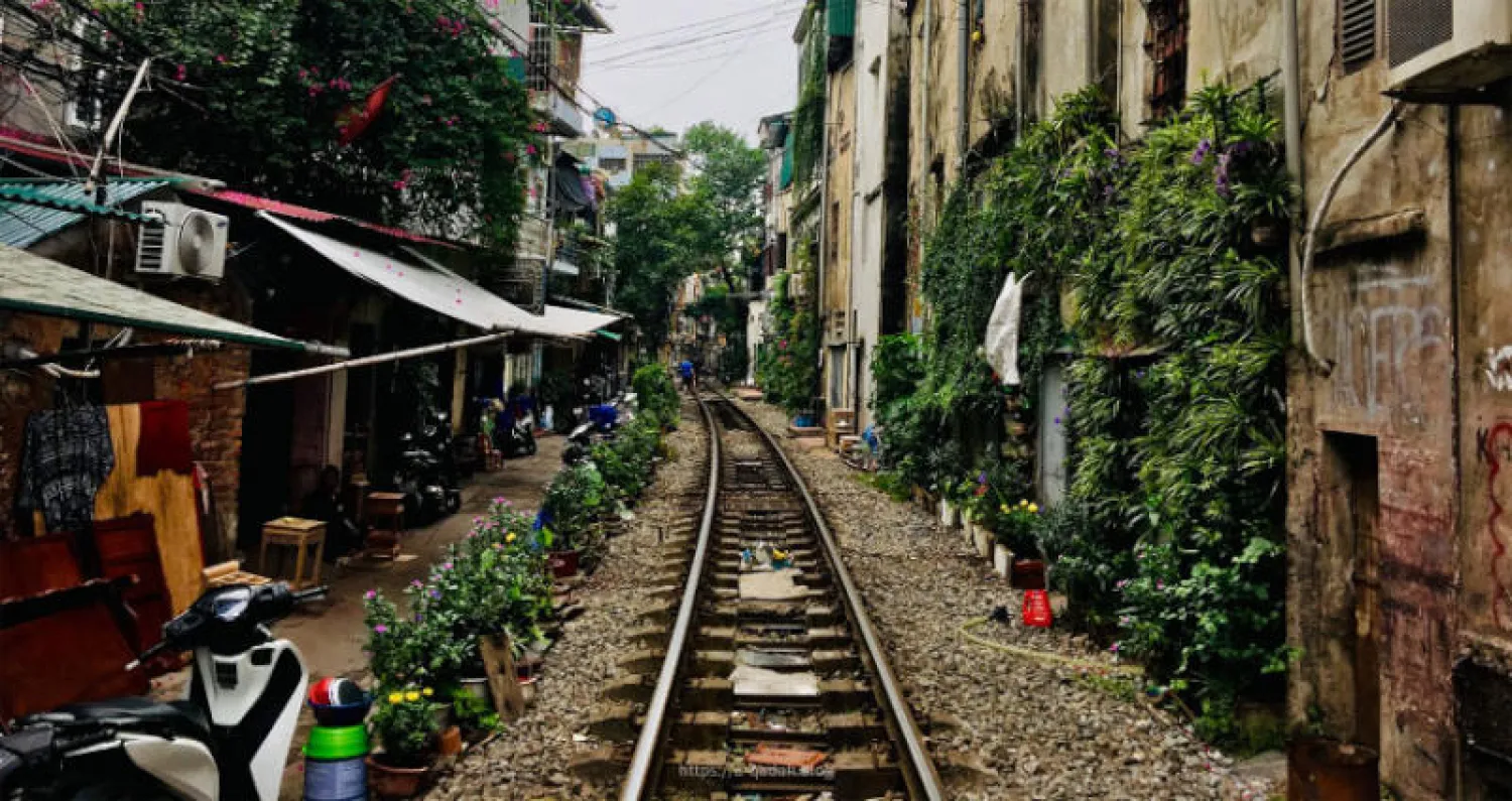 إغلاق «شارع القطارات» الشهير بهانوي وسط إحباط السائحين