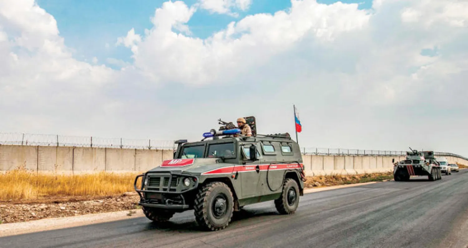 دورية روسية قرب الدرباسية شمال شرقي سوريا أمس (أ.ف.ب)