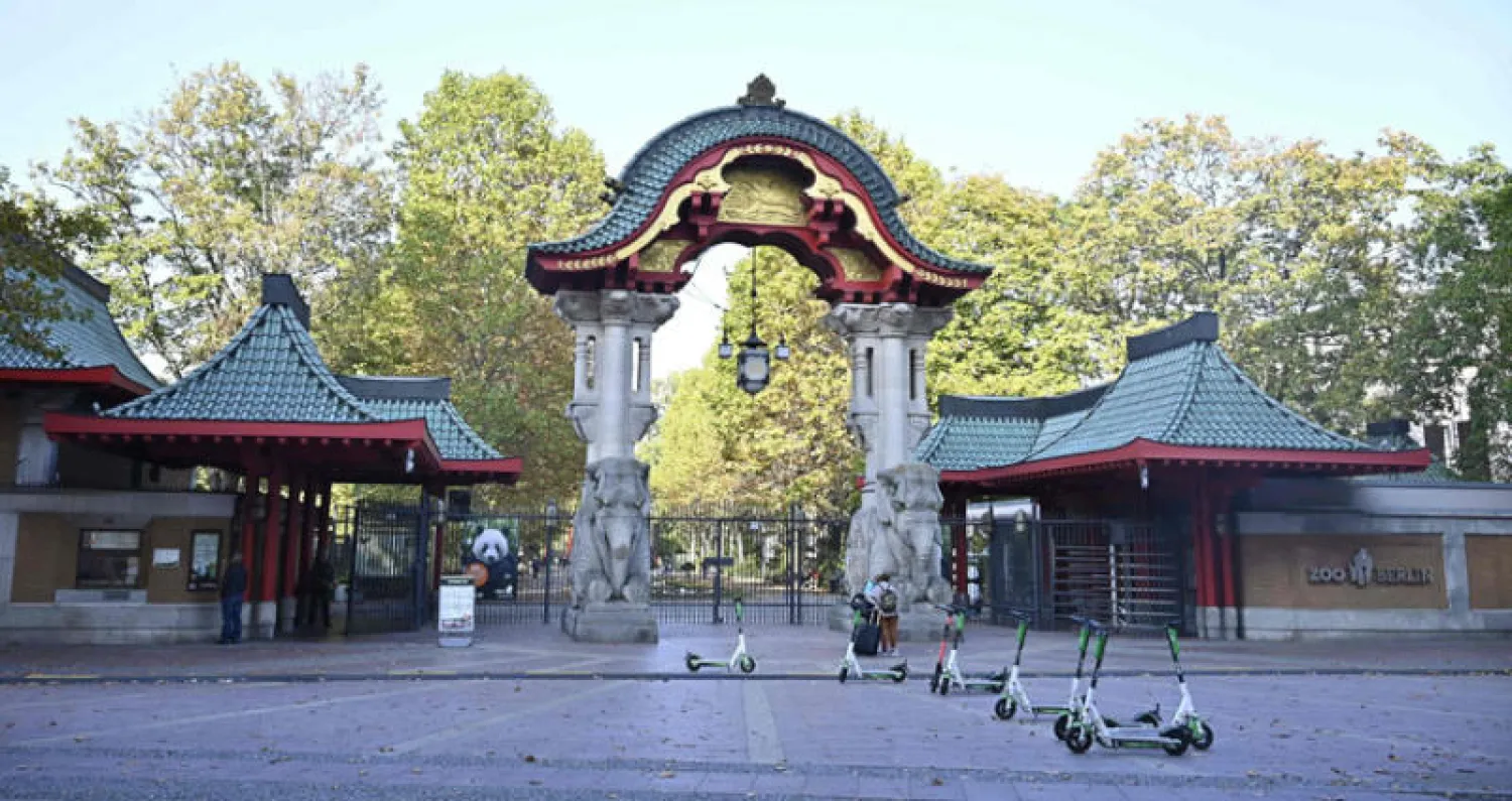 مدخل حديقة الحيوان الواقعة فيما كان يعرف ببرلين الغربية (أ.ف.ب)