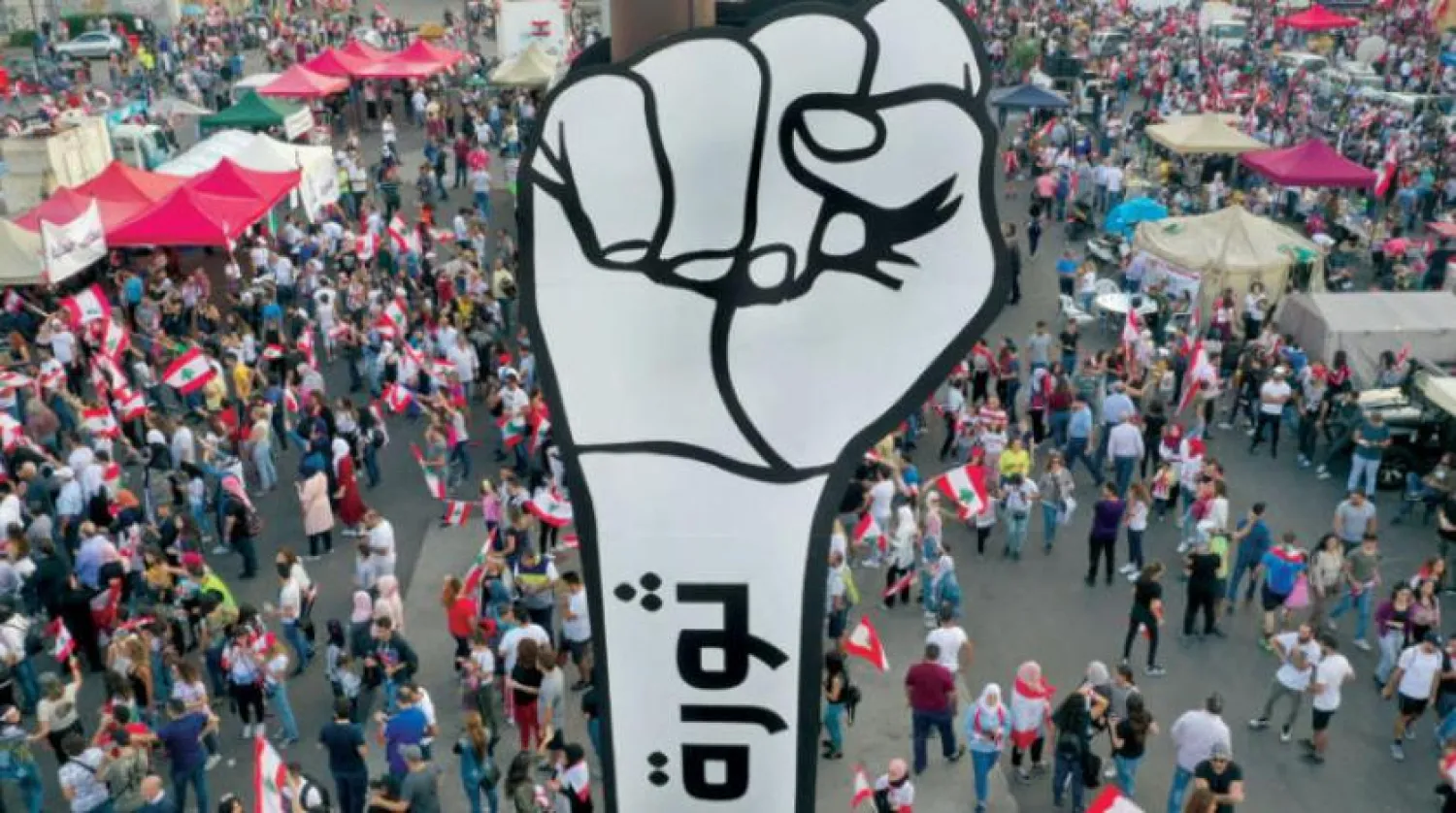 Beyrut Şehitler Meydanı'da dün düzenlenen halk hareketinden bir kare (AP)