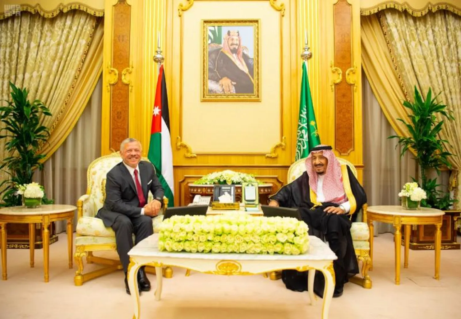 خادم الحرمين الشريفين خلال استقباله العاهل الأردني (واس)