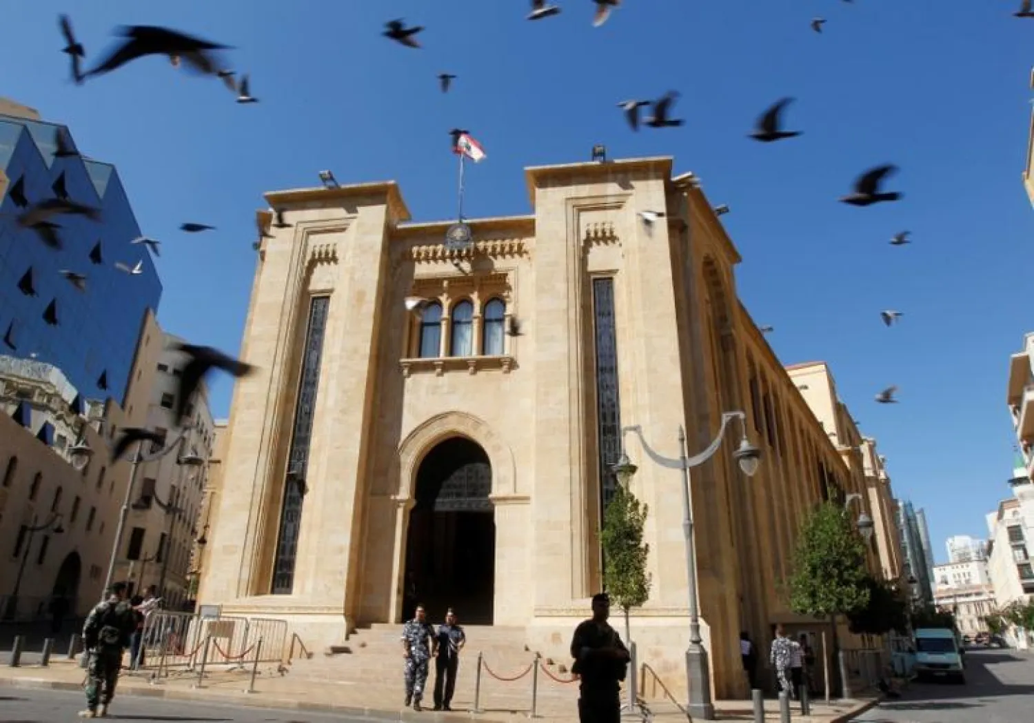 Lebanese policeman stand outside the parliament building in downtown Beirut, Lebanon October 17, 2017. Picture taken October 17, 2017. REUTERS/Mohamed Azakir